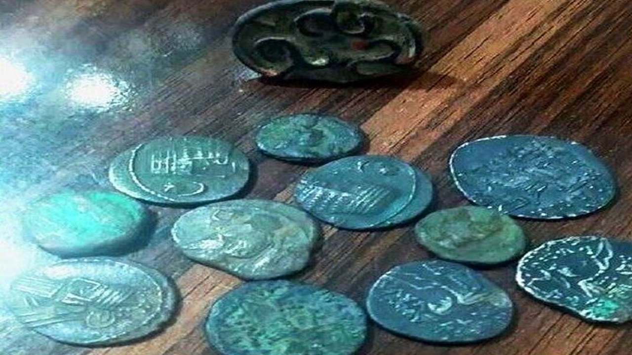کشف ۷۴ قلم اشیاء عتیقه قدیمی در نهاوند
