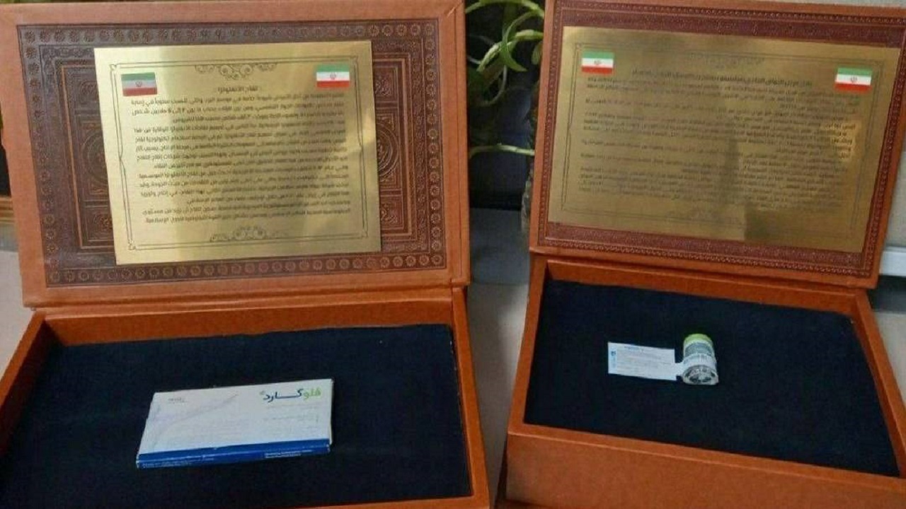 اهداء دو نوع داروی ایرانی به عنوان نماد پیشرفت کشورمان به حاکم امارات