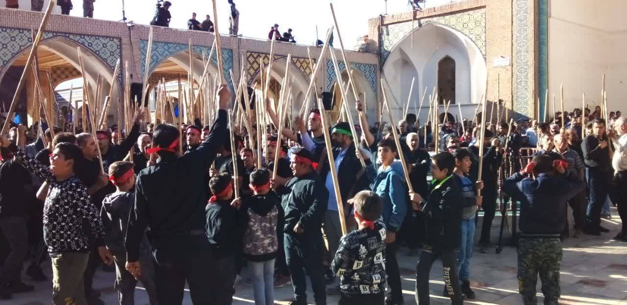 حضور نوجوانان در مراسم قالیشویان