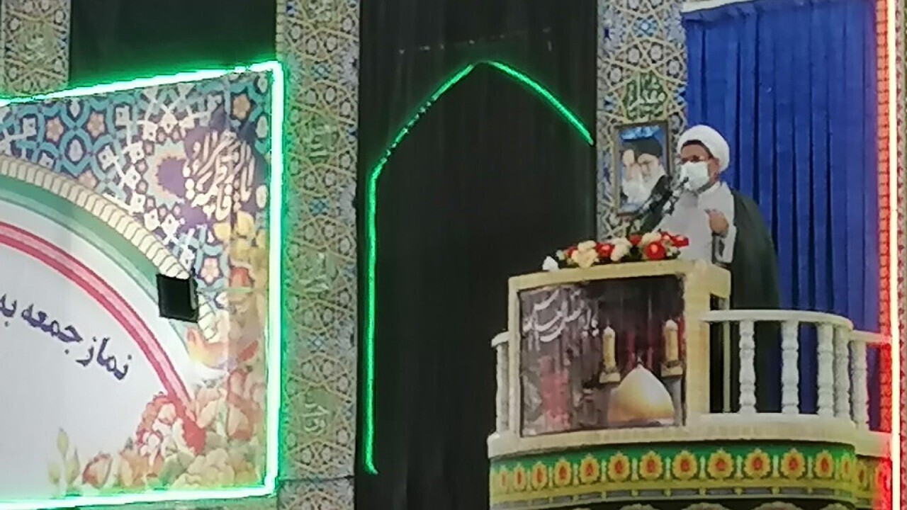 فعالان فضای مجازی تحت تاثیر مواضعی که علیه نظام اتخاذ می‌شود، قرار نگیرند