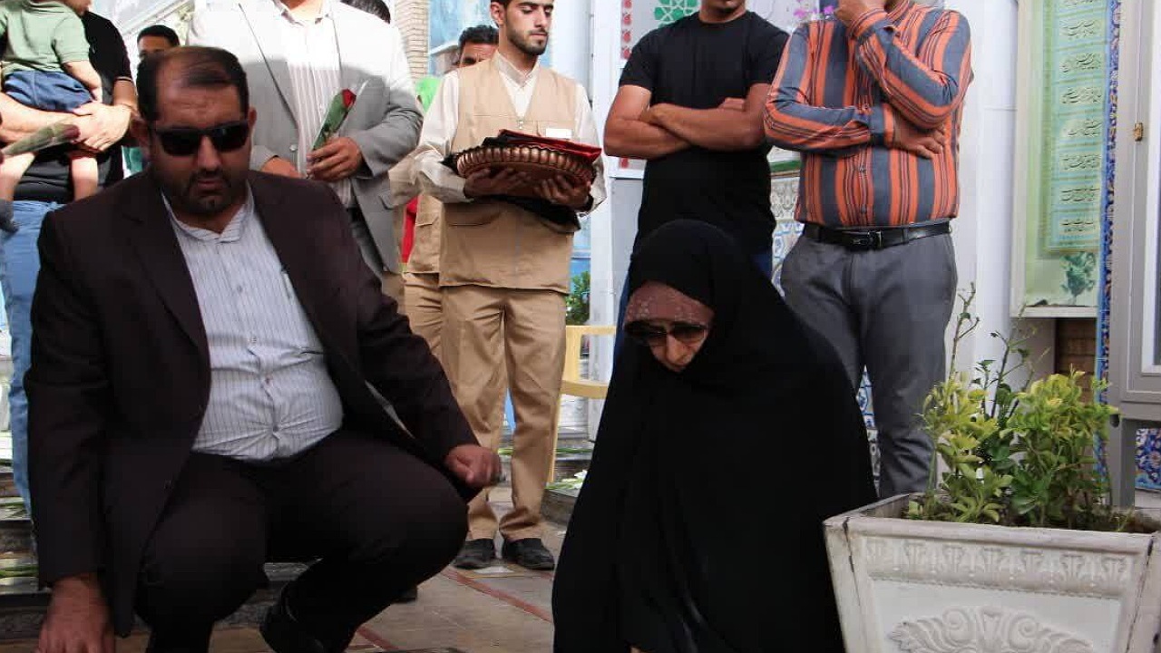 ادای احترام معاون رئیس جمهور به مقام شهید سلیمانی 