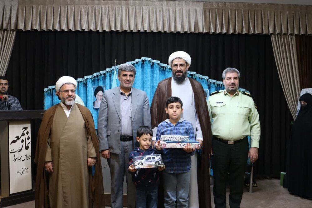 تقدیر از نوجوان حافظ قرآن از سوی امام جمعه همدان