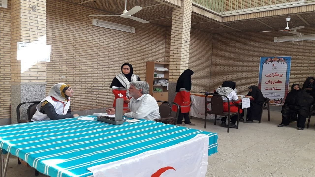ارائه خدمات پزشکی و اجتماعی در کاروان سلامت اشکذر