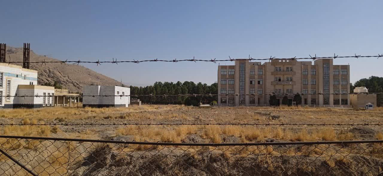 دانشگاه نیمه کاره علوم تحقیقات فارس