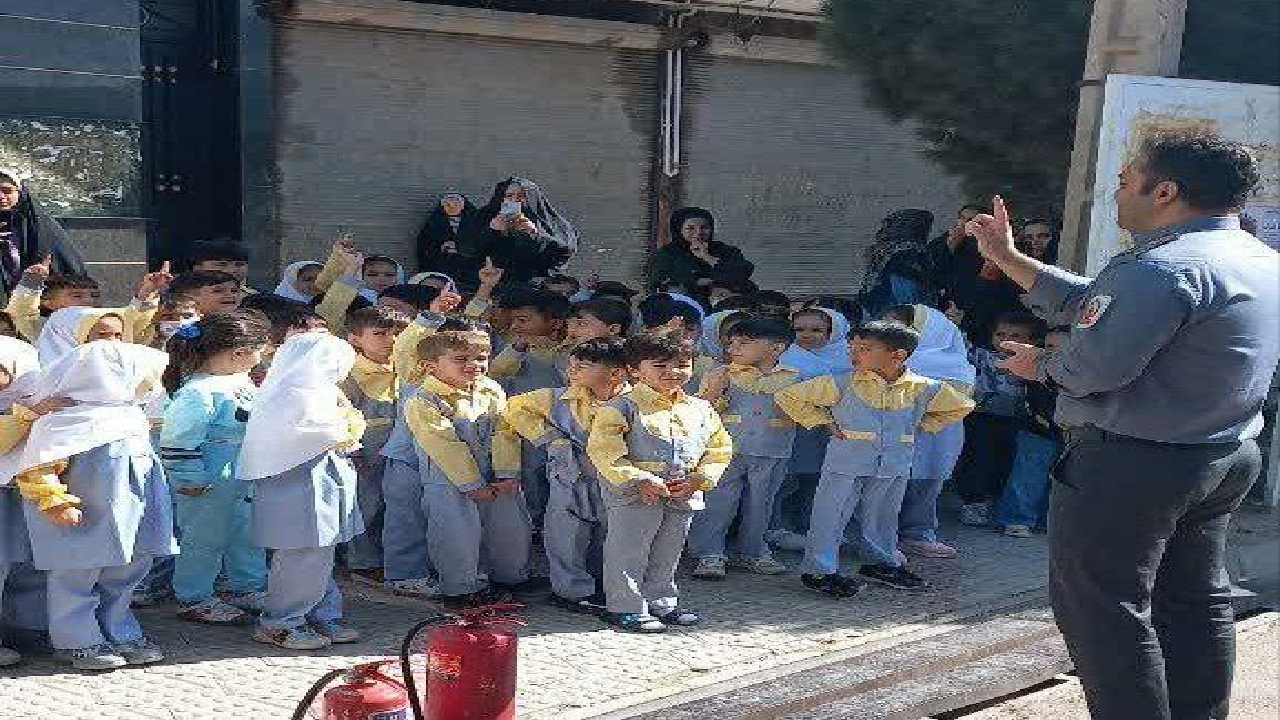 آموزش اطفاء حریق به دانش آموزان و مهدهای کودک در  چوبیندر