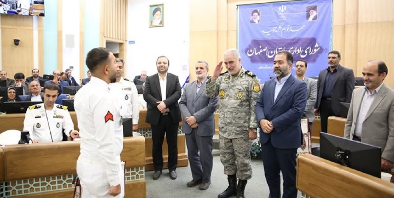 دیدار استاندار اصفهان با اعضای اصفهانی ناوگروه ۸۶ نیروی دریایی ارتش جمهوری