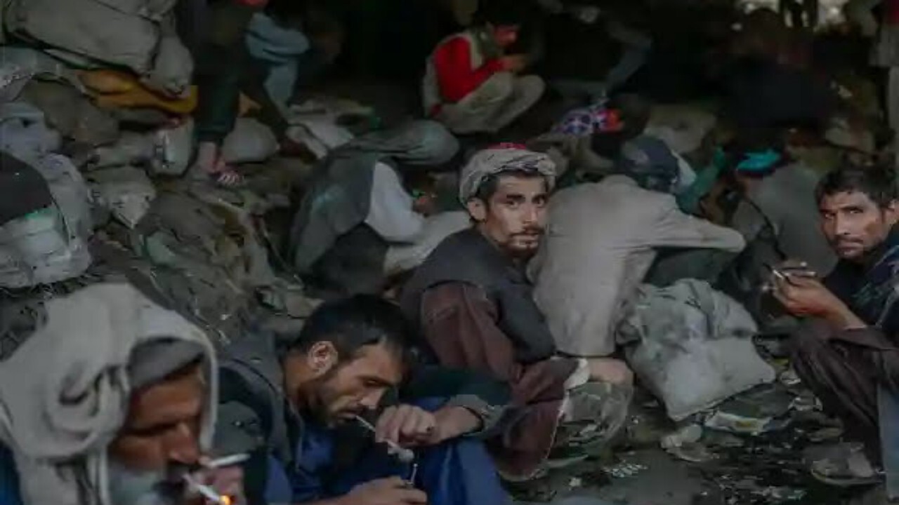 یک میلیون معتاد زن و کودک در افغانستان