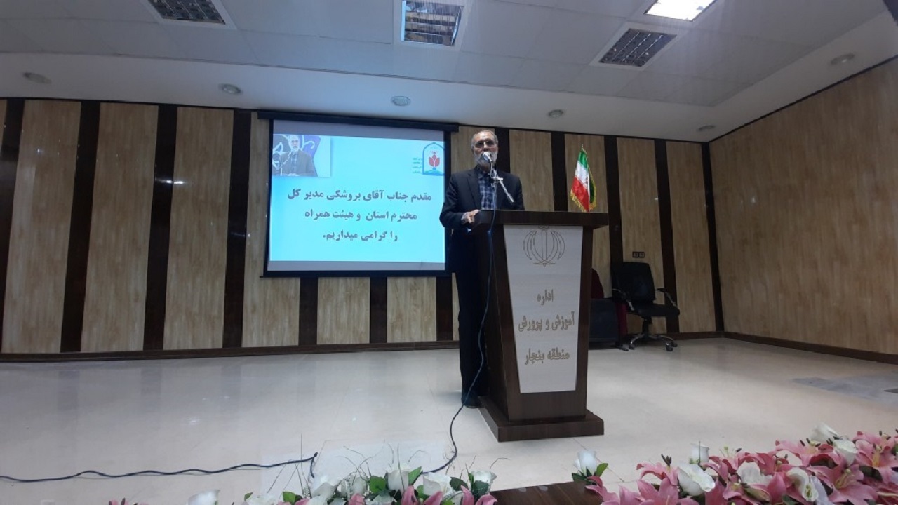 کار معلمان و مدیران مدارس  فراتر از وظیفه و جهادگونه است