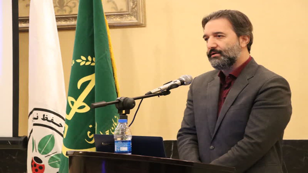 ظرفیت تولید بیش از ۳۰۰ هزار تن آفت کش در کشور وجود دارد