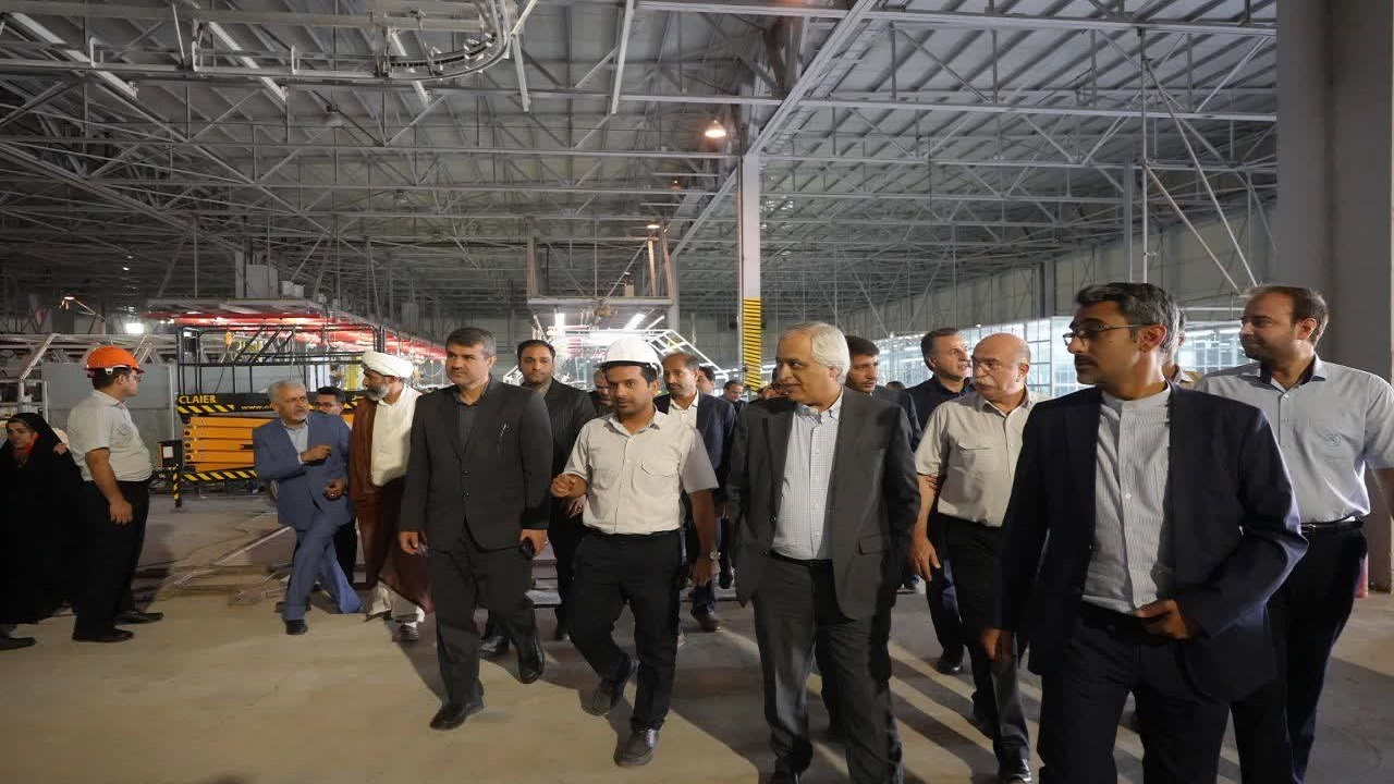 مشکلات خودروسازان بم بررسی شد