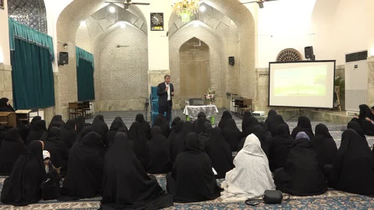 تجمع بانوان آینده ساز در بافق/ زندگی شیرین حاصل الگوپذیری از سبک زندگی اسلامی