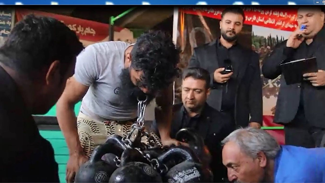 شکستن رکورد بلند کردن وزنه ۴۵۰ کیلوگرمی با دندان