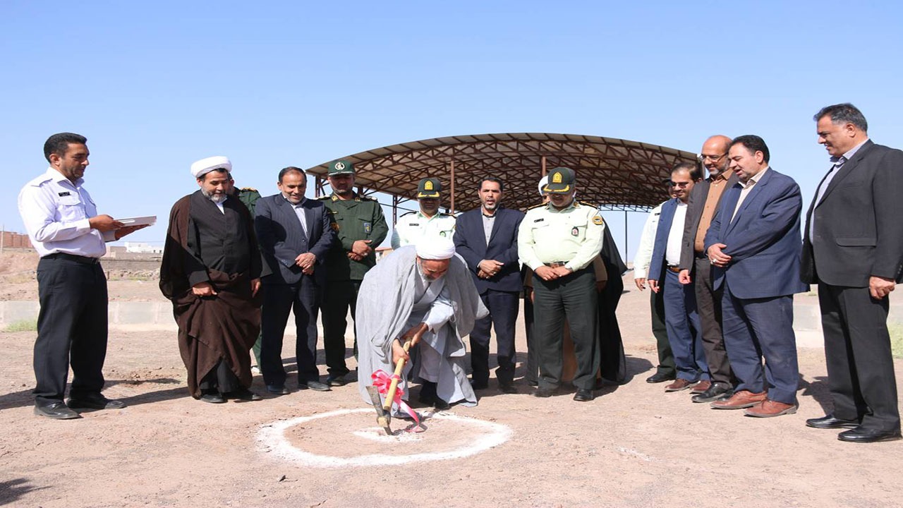 کلنگ زنی زمین چمن ورزشی در رفسنجان