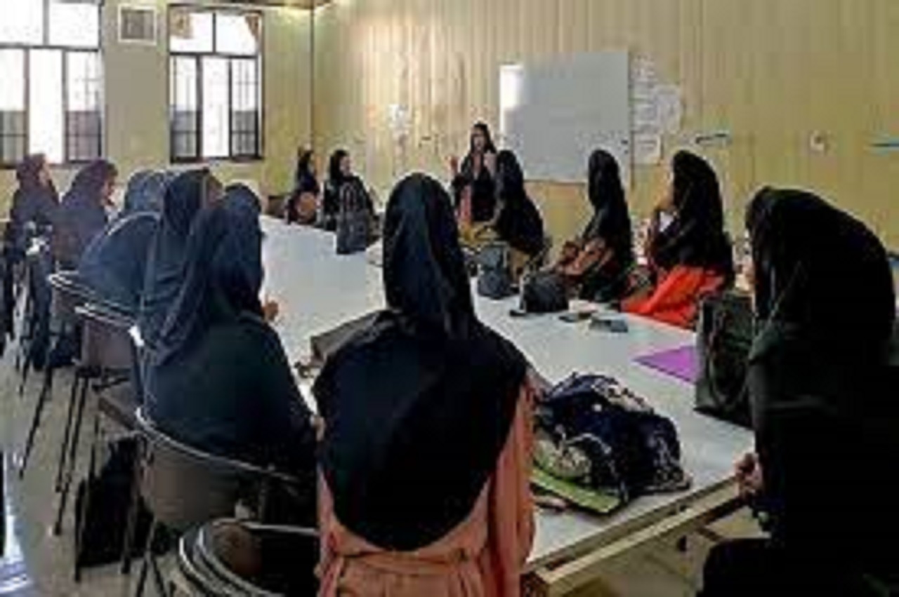 برگزاری اولین دوره پیشرفته دانش‌افزایی طراحی پوشاک اسلامی ایرانی در کاشان