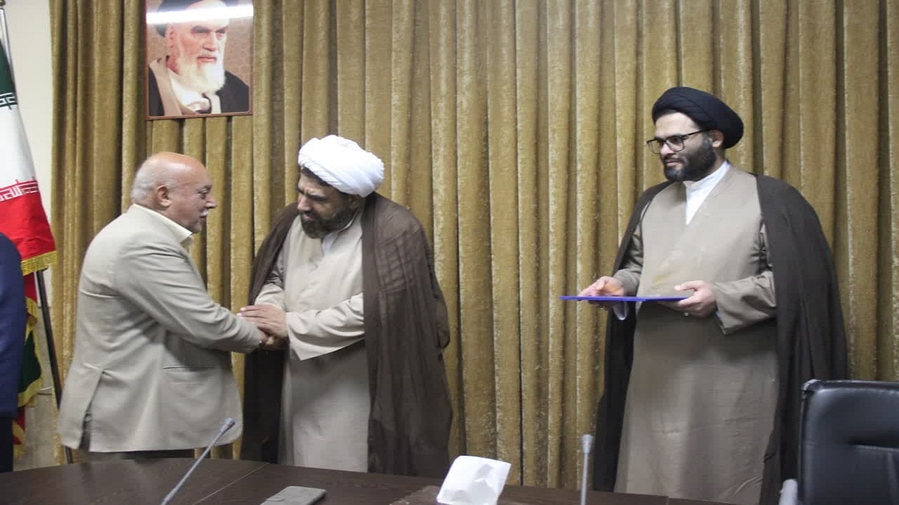 تجلیل از متولیان امور وقف مدارس علمیه استان قزوین