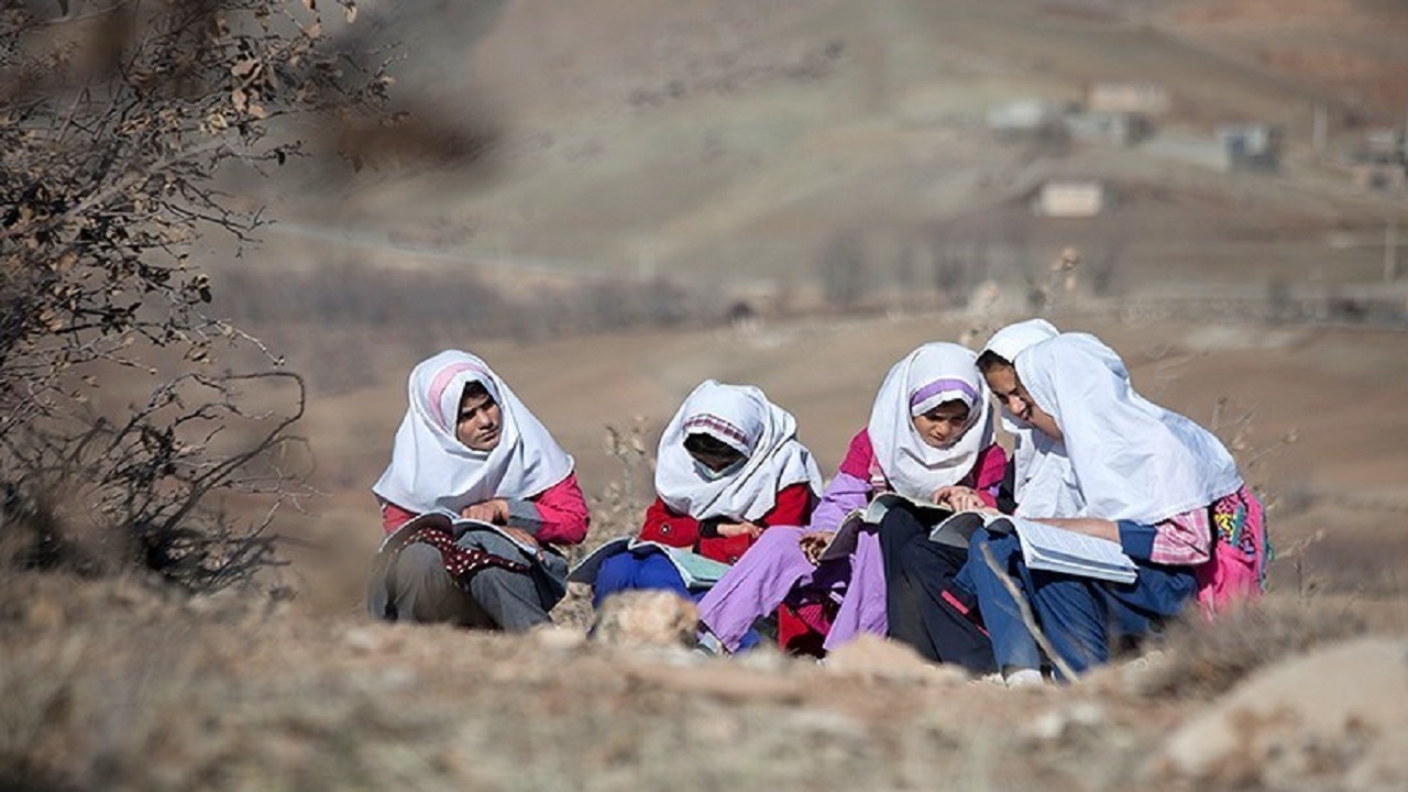 ترک تحصیل دانش آموزان «روستای گیران» در فنوج صحت ندارد