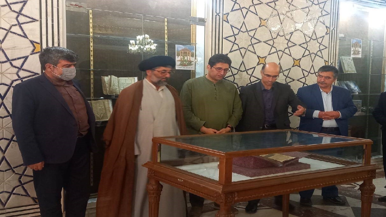 رونمایی از نسخه ۵۰۰ ساله دیوان حافظ در مشهد