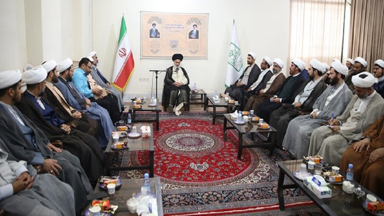 مدیر موفق متوکل به خدا و پایدار در مسیر است