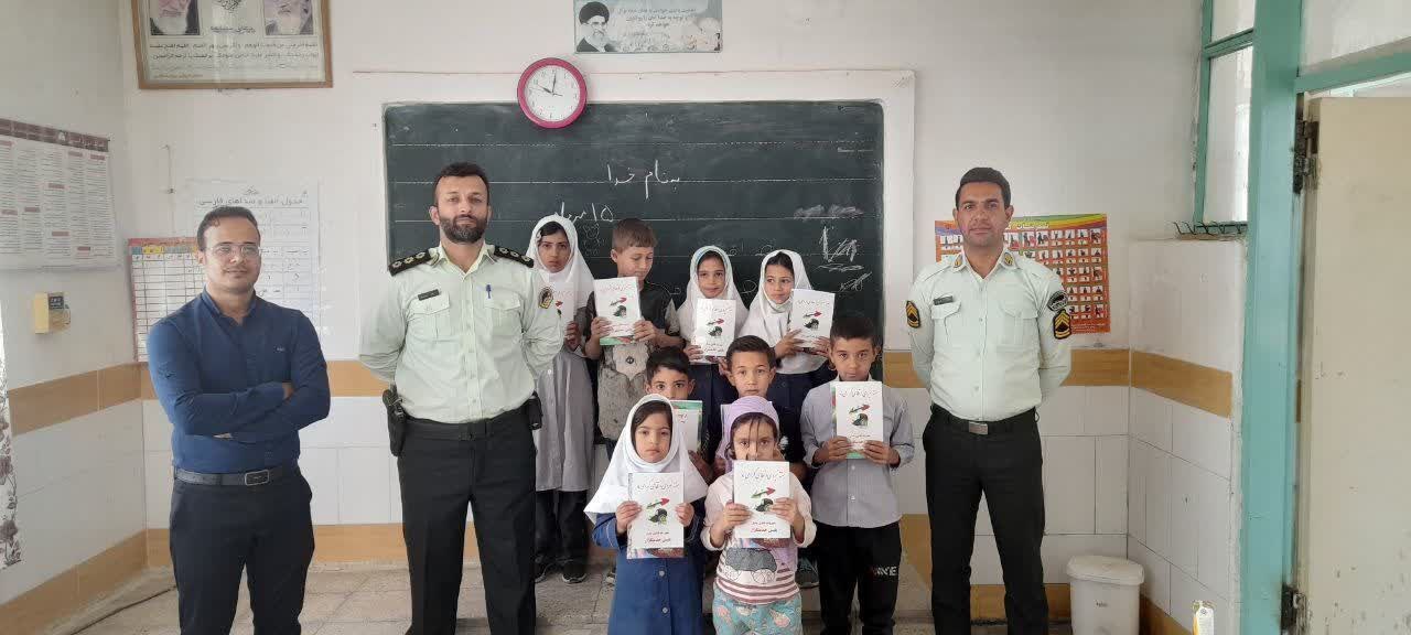 بازدید کارکنان نیروی انتظامی از مدارس