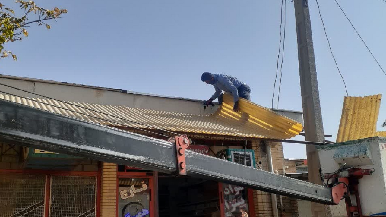 جمع آوری ۴ سایبان غیر مجاز در شهرکرد