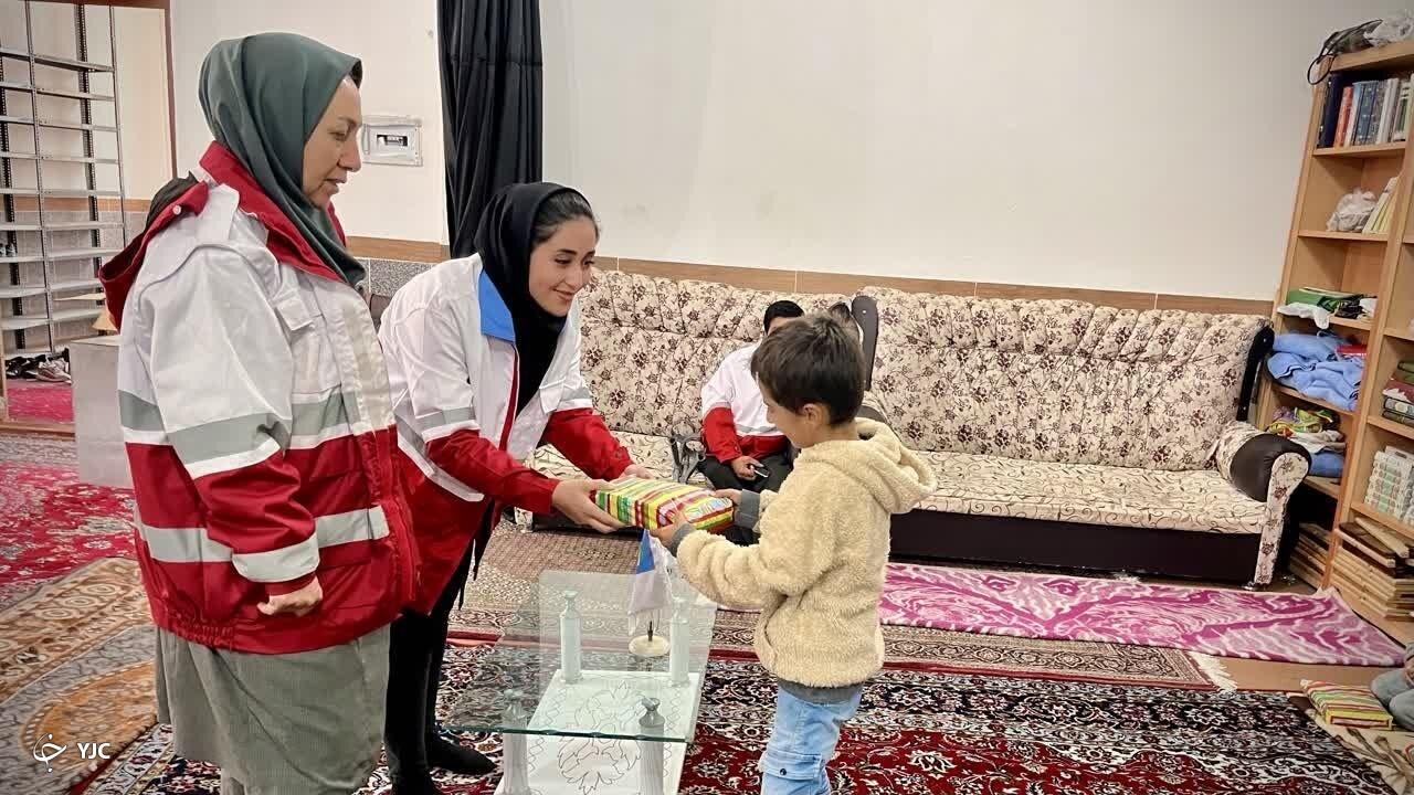 کمک ۸ میلیارد و ۲۰۰ میلیون ریالی خیران هلال احمر به دانش‌آموزان آذربایجان‌غربی