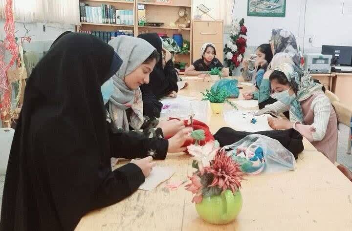 ایجاد اشتغال خانگی برای بیش از ۱۰۰ نفر در کتابخانه