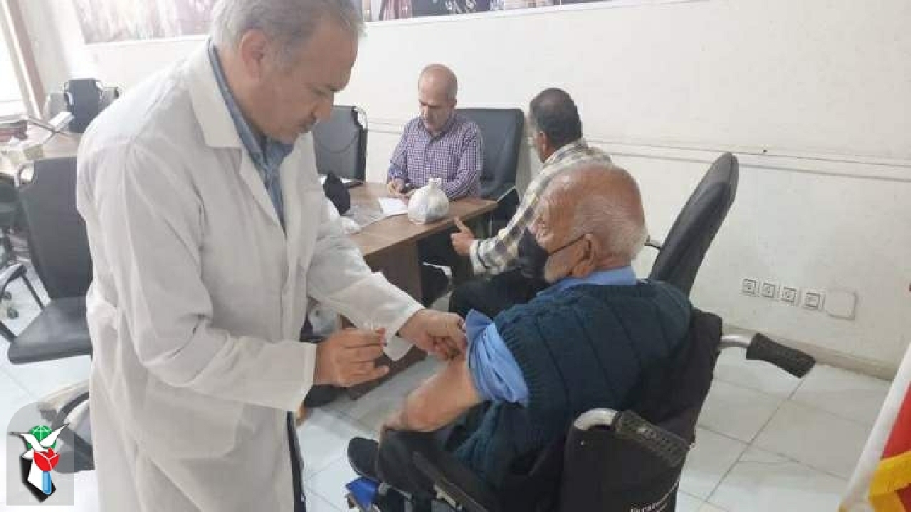 تزریق واکسن آنفولانزا به ۶۰ نفر از ایثارگران تاکستانی