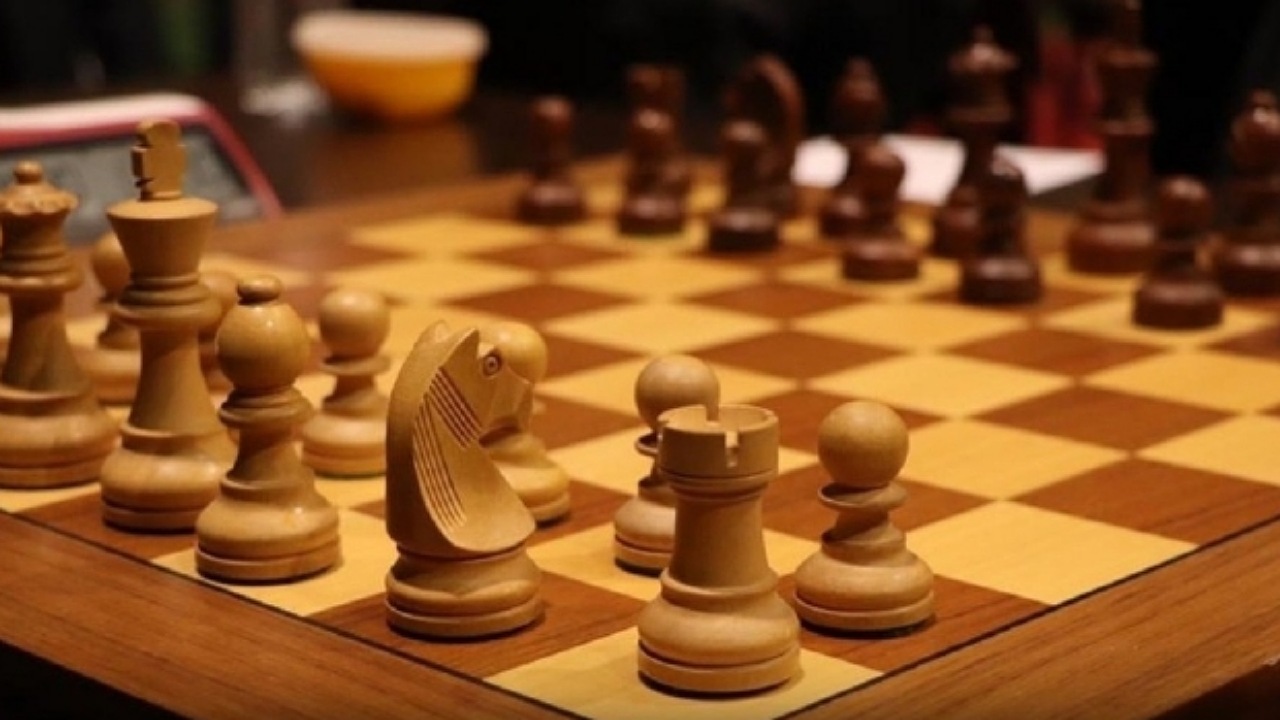 یک پیروزی، یک تساوی و یک شکست حاصل تلاش شطرنج‌بازان در پایان مرحله اول