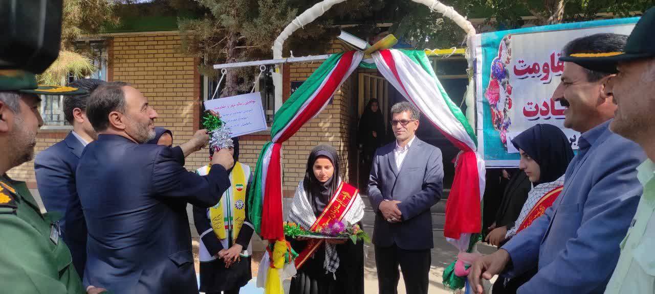 نواختن زنگ ایثار و مقاومت در مدارس چهاربرج