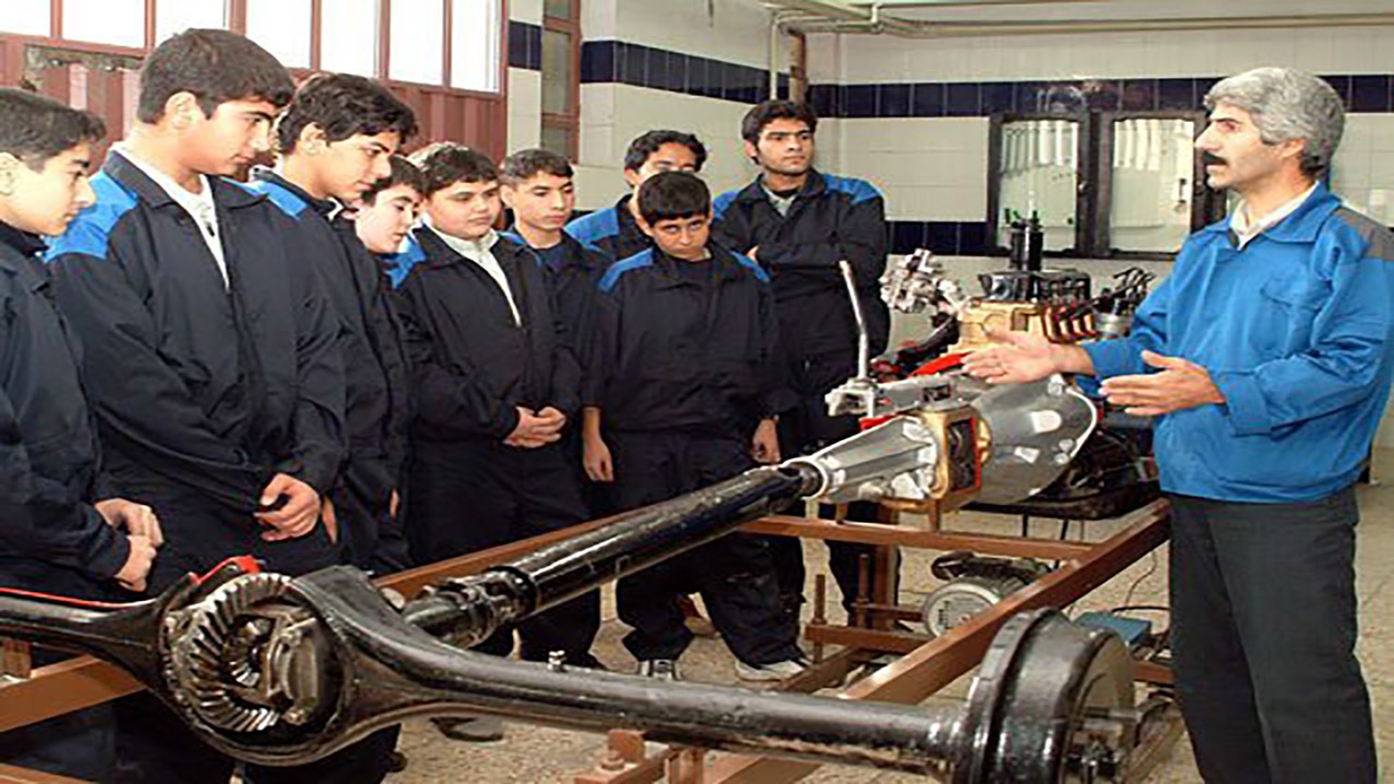ایجاد ۲۸ هنرستان جوار صنایع در هرمزگان