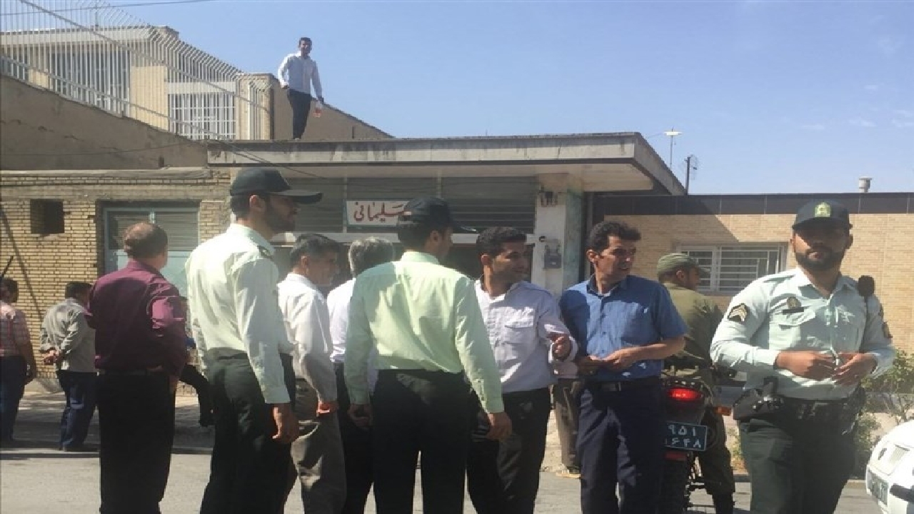 پلیس مشهد مانع خودسوزی یک مرد جوان شد