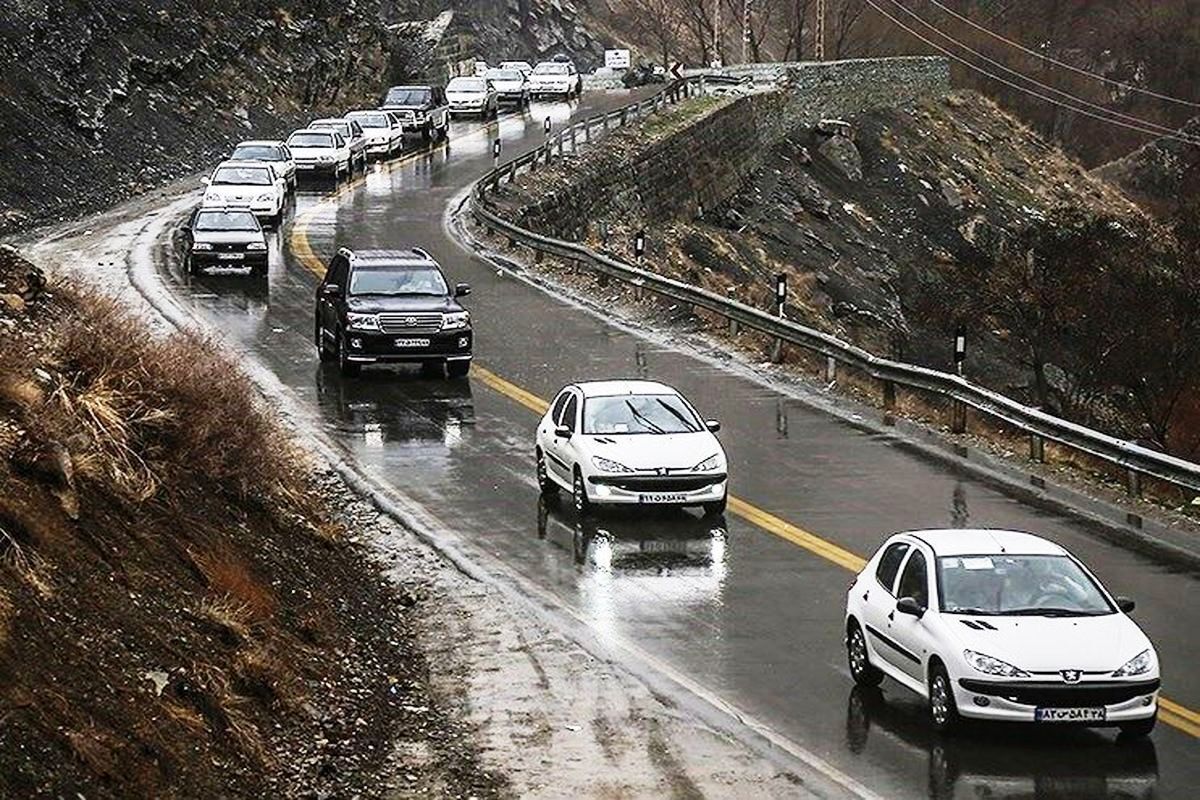 بارش باران و لغزندگی جاده چالوس و آزادراه های البرز