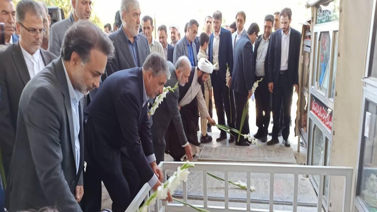 رئیس سازمان انرژی اتمی وارد زرقان شد