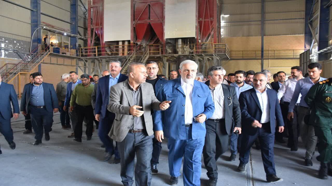 وزیر صمت قول داد مشکلات صنعتگران سروستان رسیدگی شود