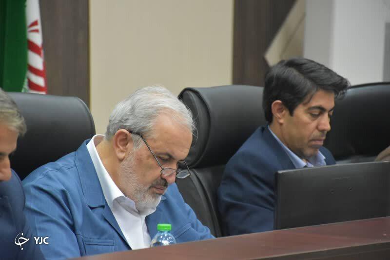کشور باید با تمام توان به سمت صنعتی شدن حرکت کند
