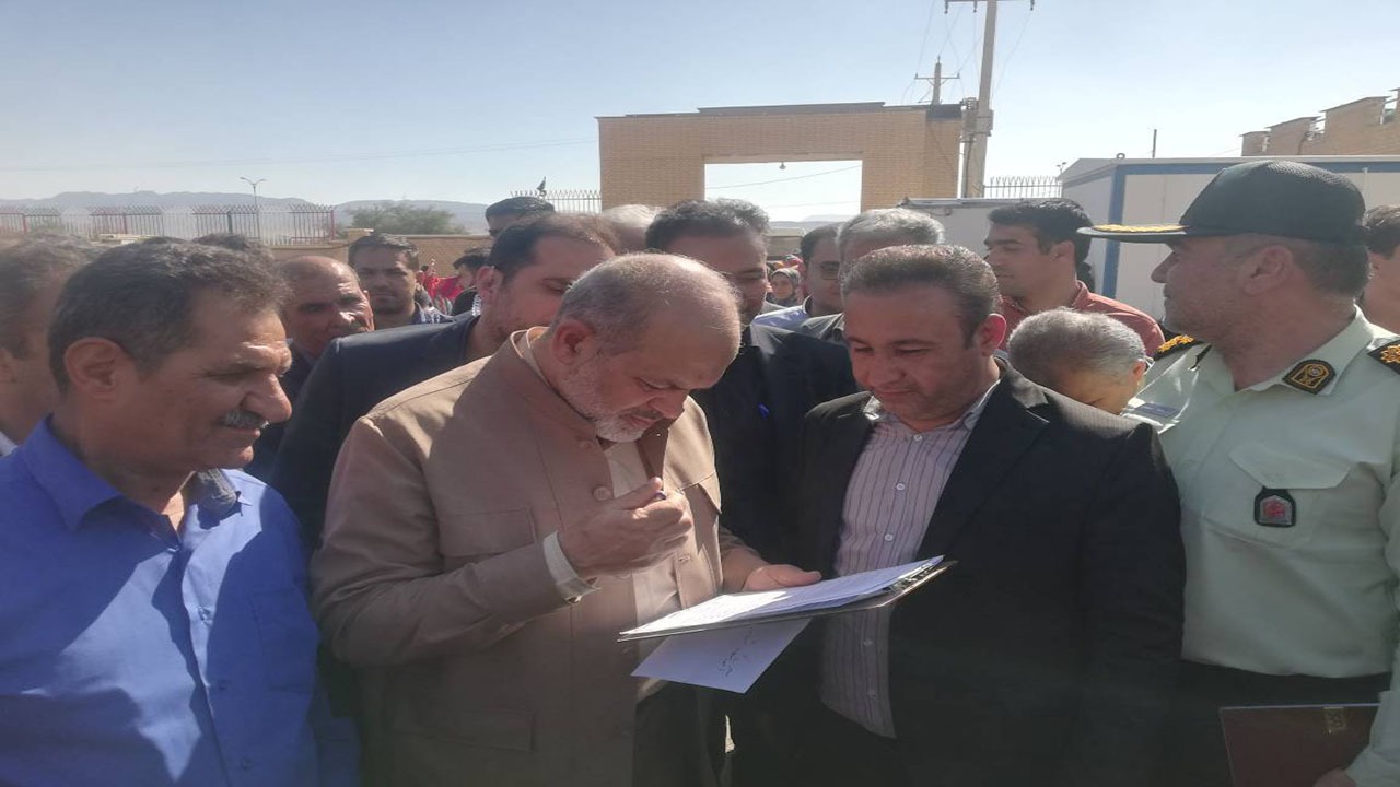 وزیر کشور از بیمارستان فراشبند بازدید کرد
