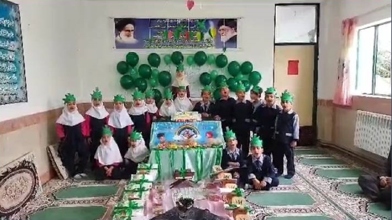 فیلمی از جشن قرآن در دبستان زنده یاد قاسمی شانه تراش در بخش بندپی غربی بابل
