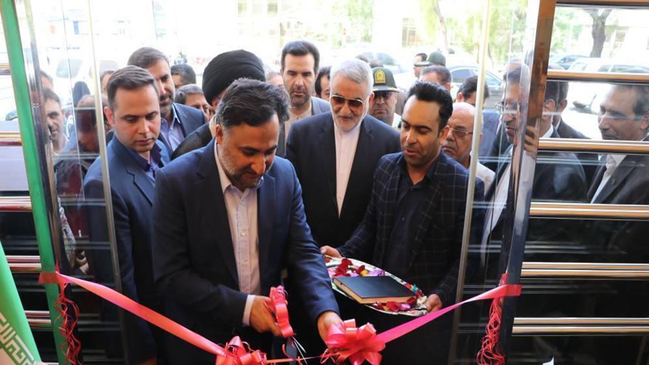 بهره برداری از برج خیرساز علم و فناوری در لارستان با حضور وزیر علوم