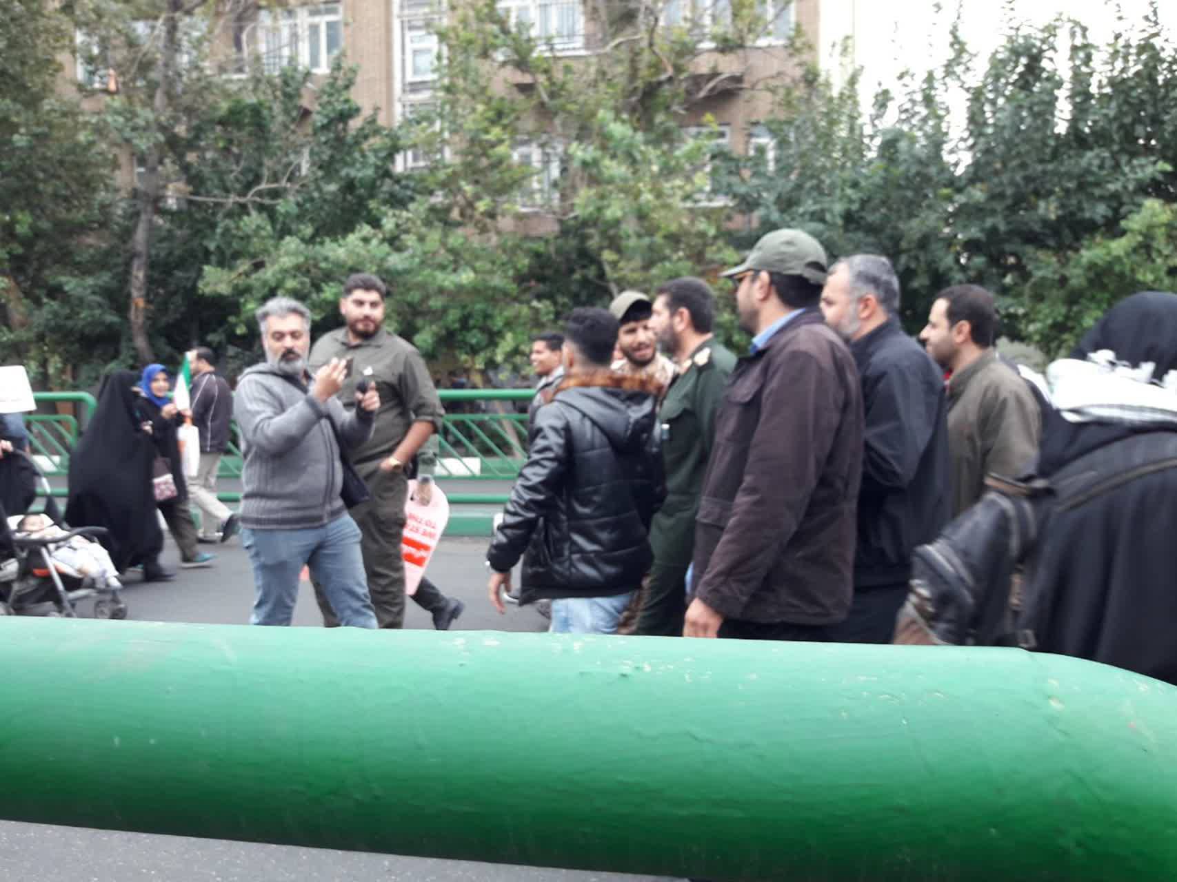 سردار حسن زاده در مسیر راهپیمایی