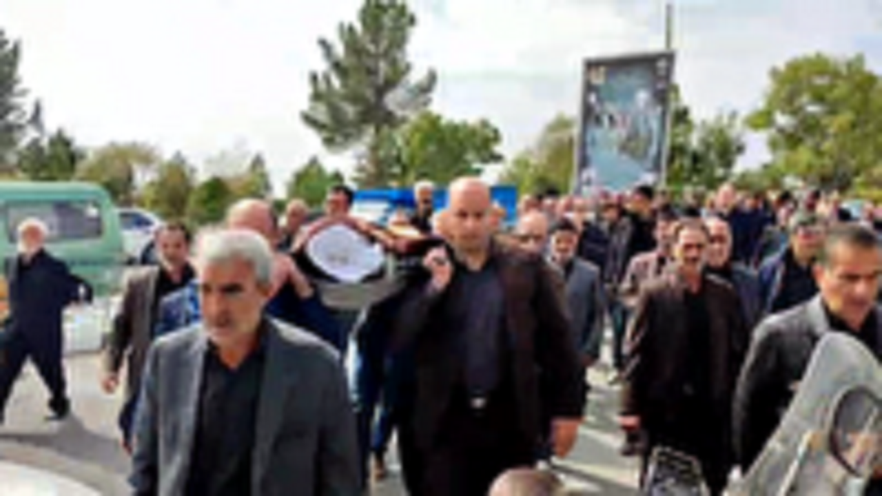 تشییع پیکر پدر شهید علی جوادی در مراغه