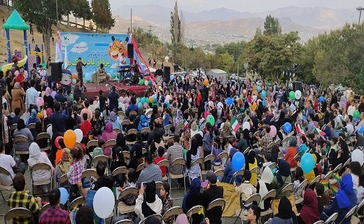 استقبال پرشور سنندجی ها از جشن بزرگ پرواز بادبادکها
