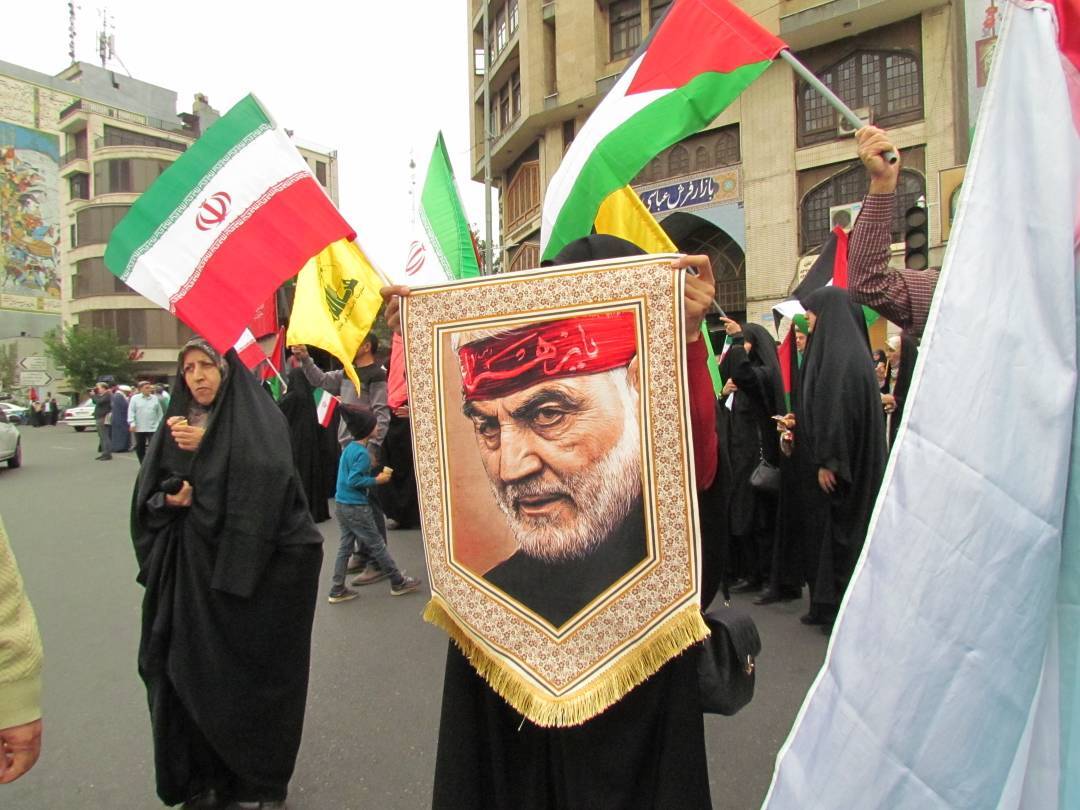 تصویر سردار سلیمانی در مزاسم راهپیمایی