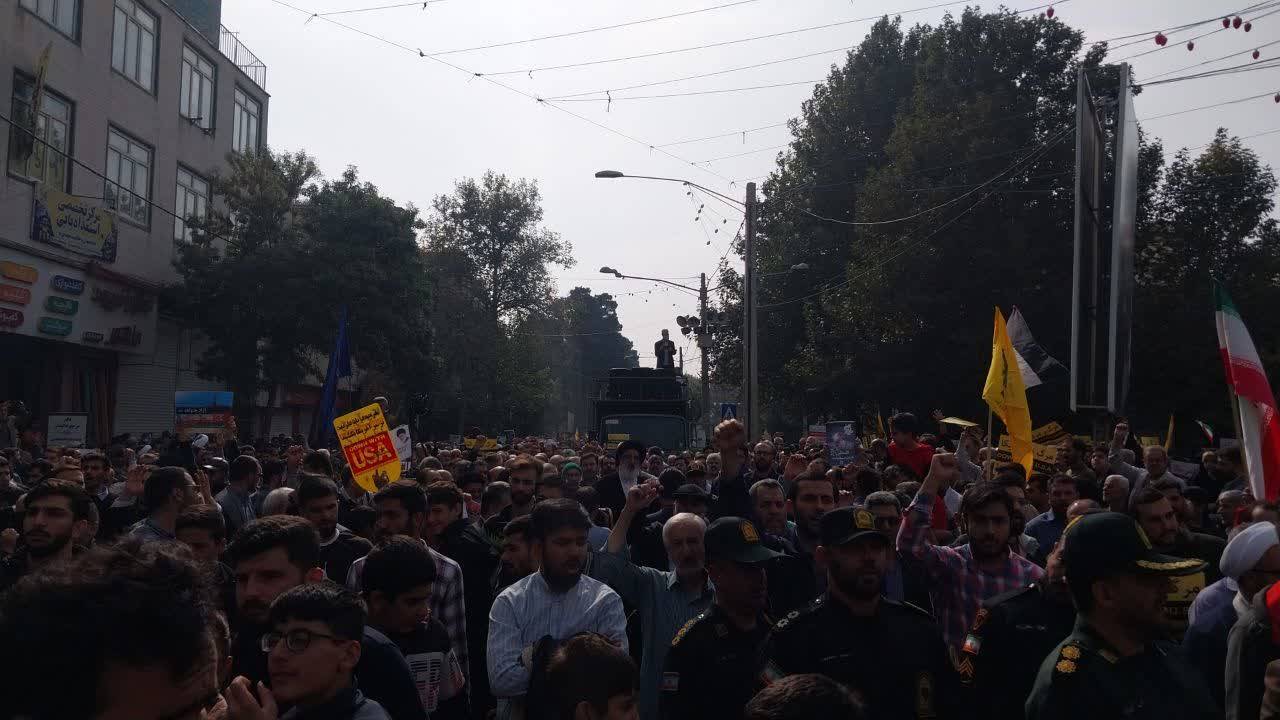 حضور باشکوه مردم در راهپیمایی