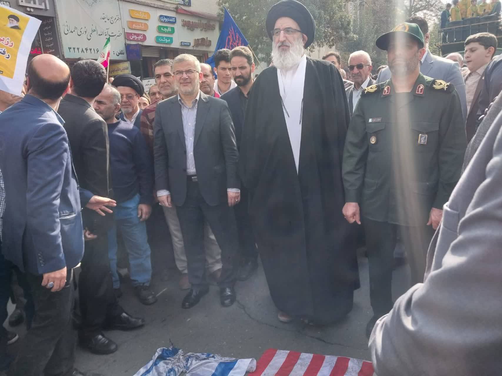 حضور امام جمعه کرج در راهپیمایی