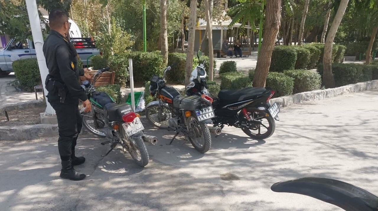 اجرای طرح جمع‌آوری موتورسیکلت‌های متخلف در جاده سلامت ناژوان