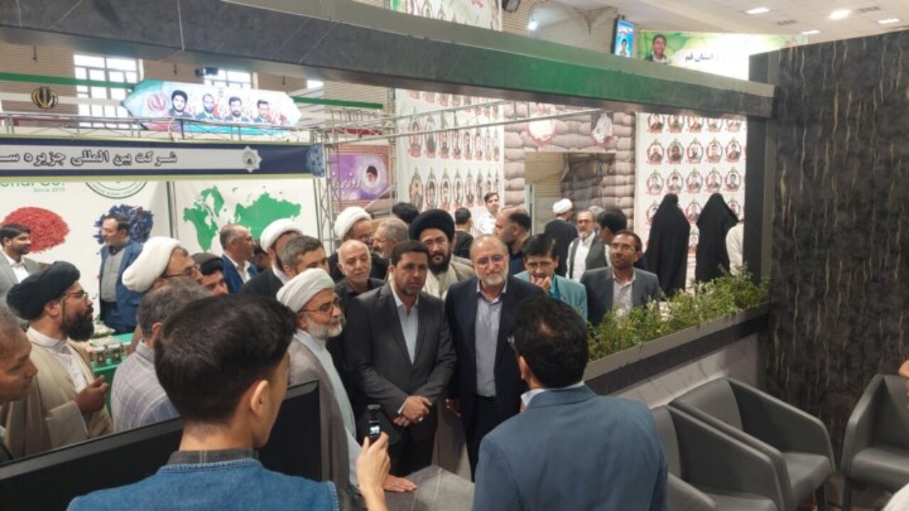نمایشگاه دستاوردها و توانمندی‌های مهاجران خارجی در قم افتتاح شد + فیلم