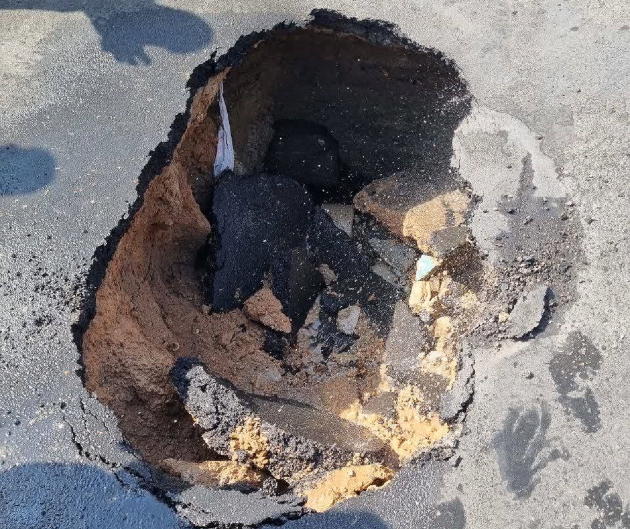 فرونشست و فرسوده بودن خط لوله آب، علت حادثه امروز