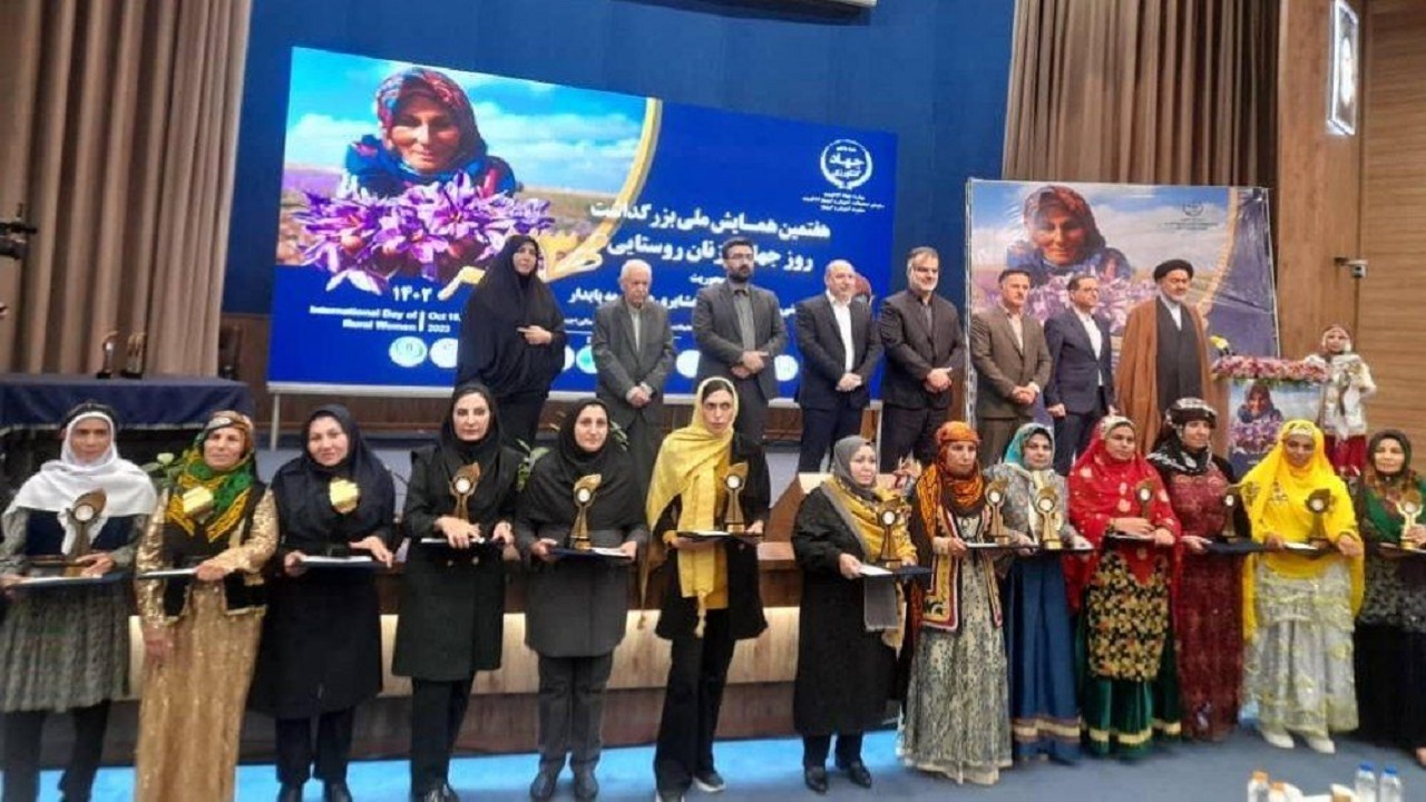 بانوی سیستانی بعنوان مدیر عامل نمونه ملی صندوق زنان روستایی و عشایری معرفی شد