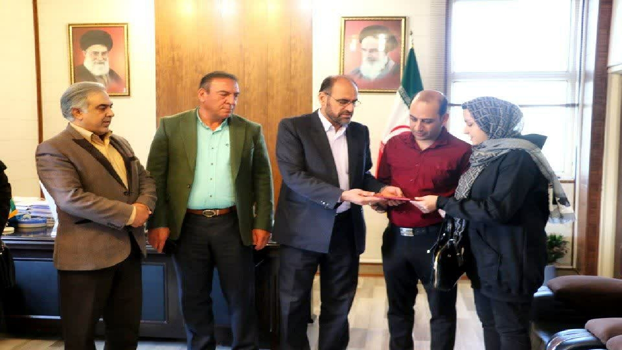 تجلیل از یک زوج روشن دل در شهرستان بوئین زهرا