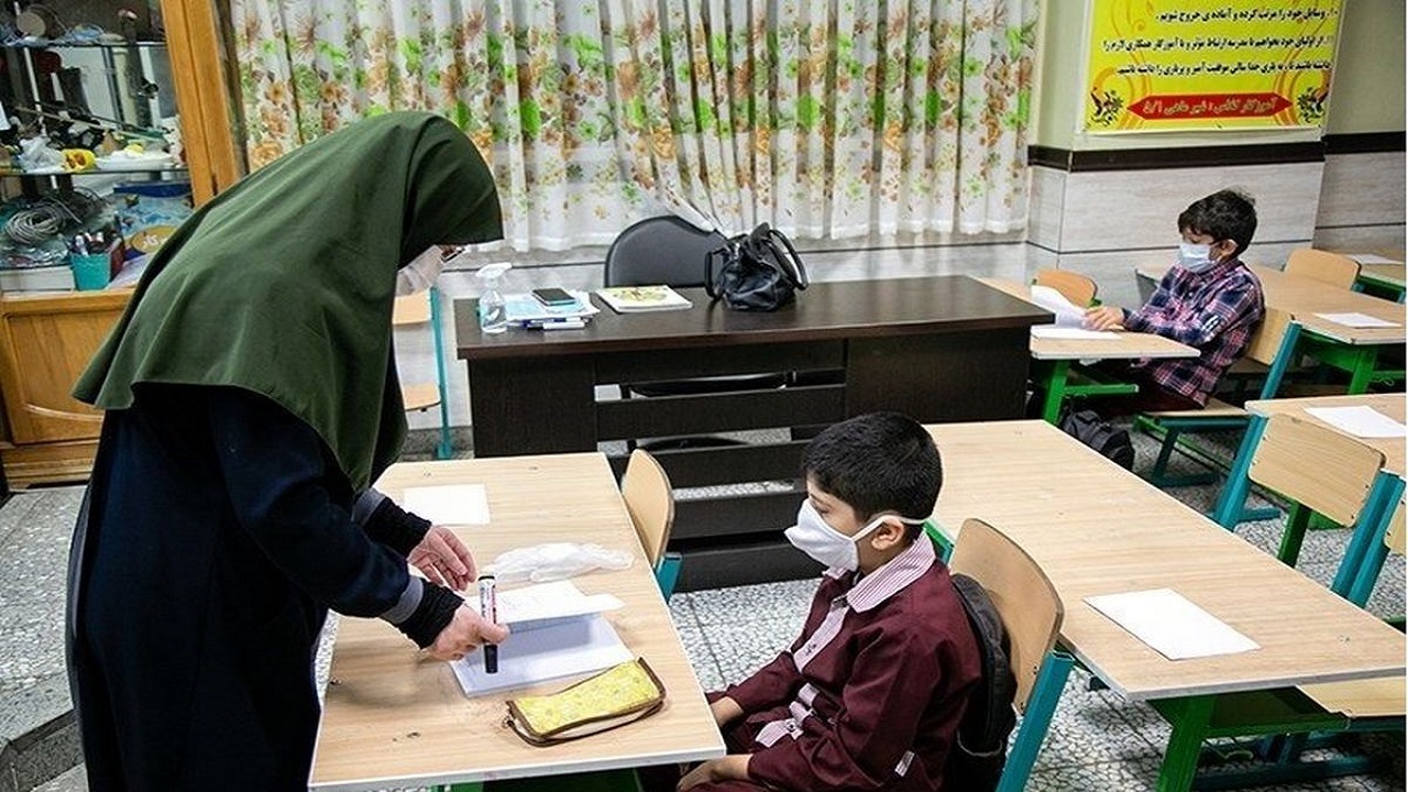 علت کمبود معلم در مدارس چه بود؟